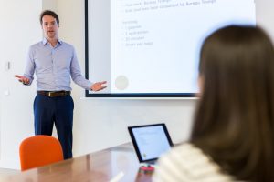 wat doet een scrum master tijdens de scrum retrospective